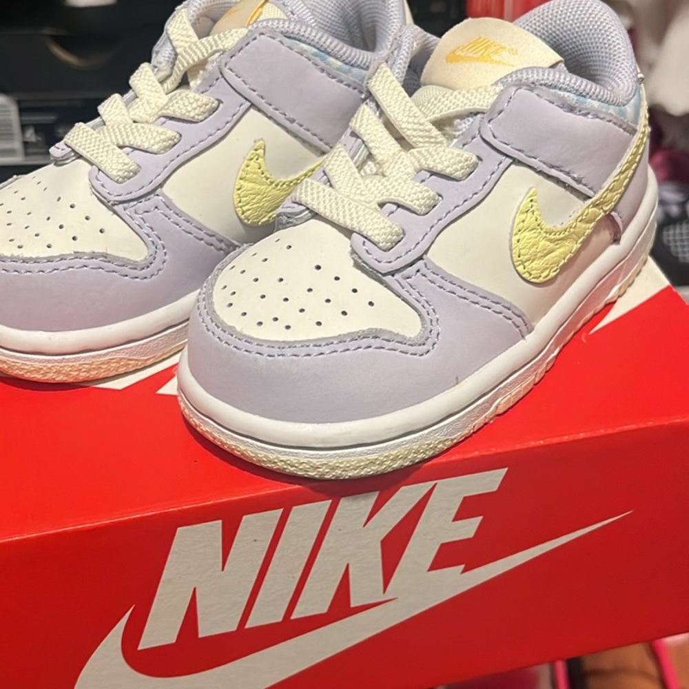 Nike Dunk - Picture 2 of 3